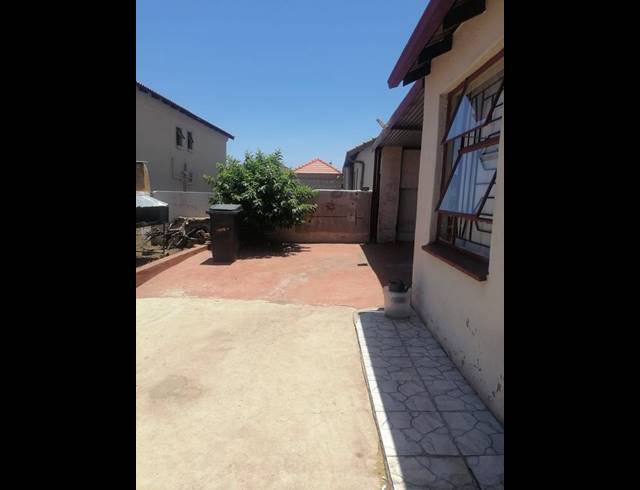 2 BEDROOM HOUSE FOR SALE IN LOTUS GARDENS